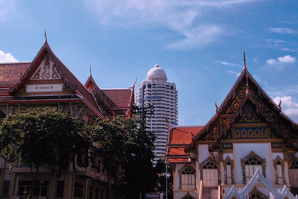 Temples and skyscrapers in Bangkok