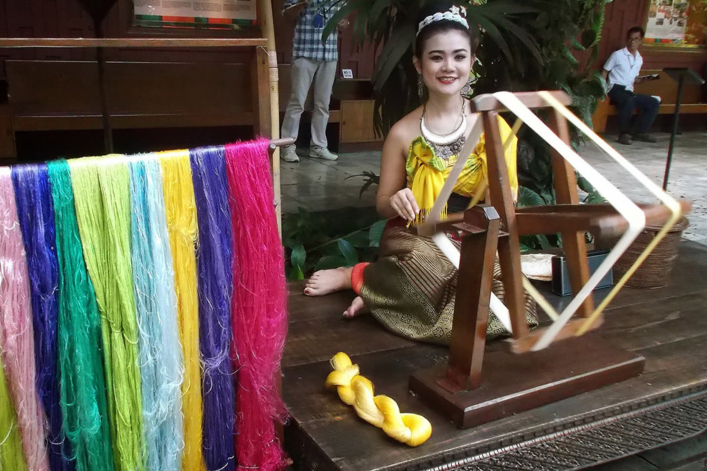 Waving Lady at the Jim Thompson House in Bangkok