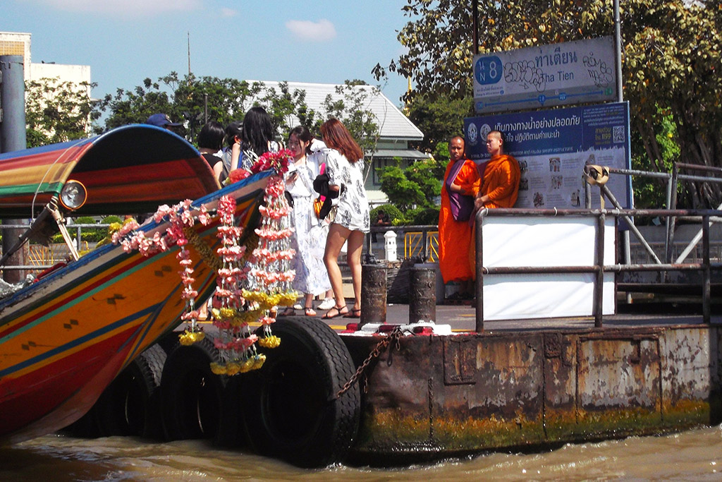 Longtail on the Chao Phraya river.