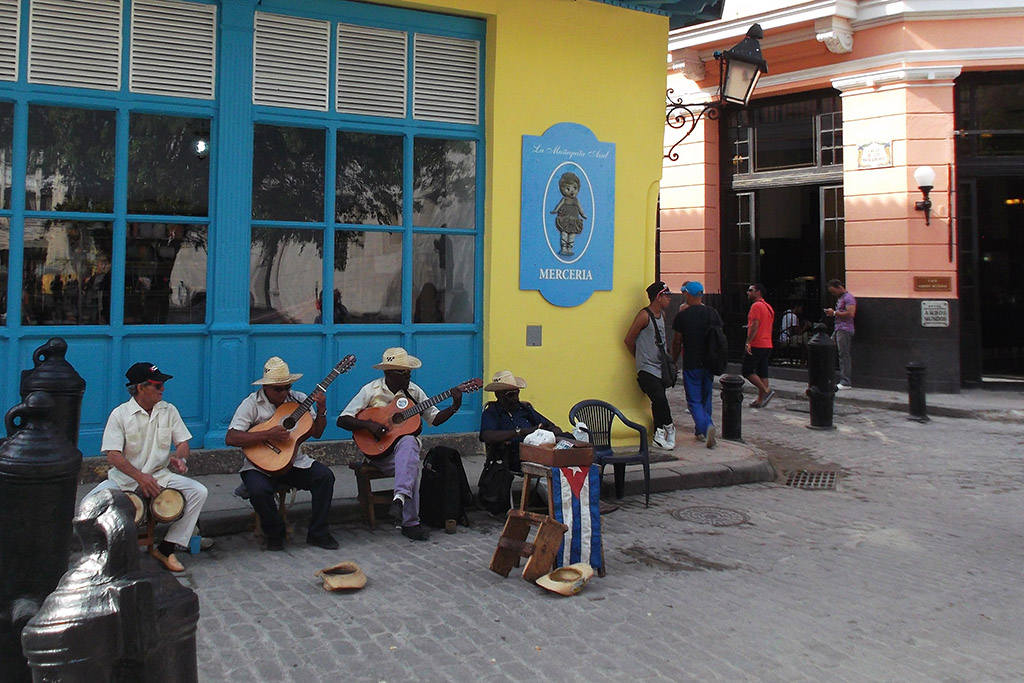 Band playing in Habana Vieja