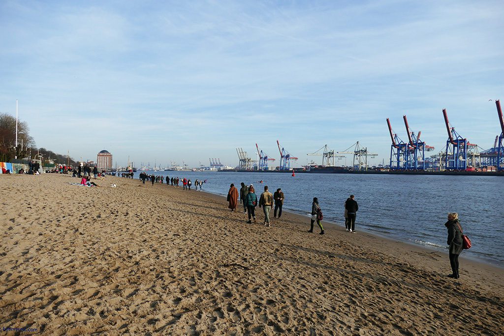 The beach on the river Elbe at Övelgönne in Hamburg.