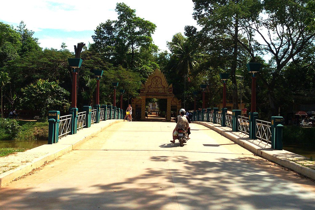 bridge to  Preah An Kau Saa