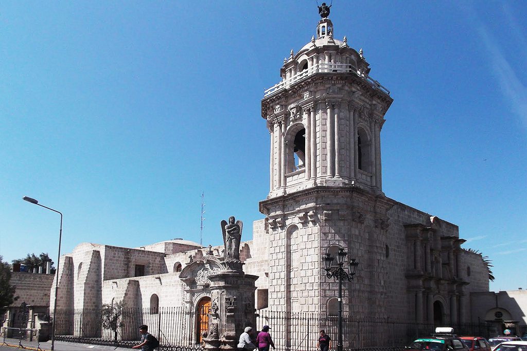 Convento Santo Domingo, introduced in the Guide to Arequipa and the Colca Canyon.