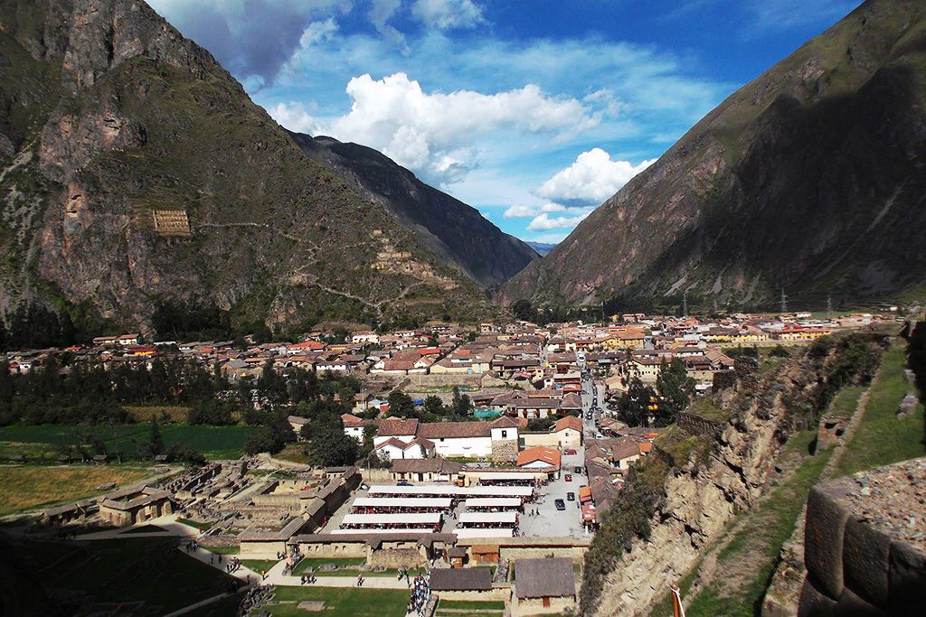  View from the former Inca fortress Ollantaytambo. 