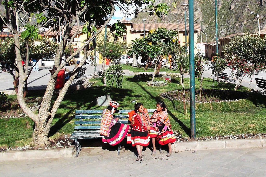 Girls at the Plaza de Armas, Ollantaytambo's central square