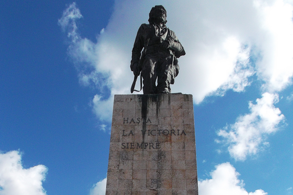 Statue of Che Guevara.