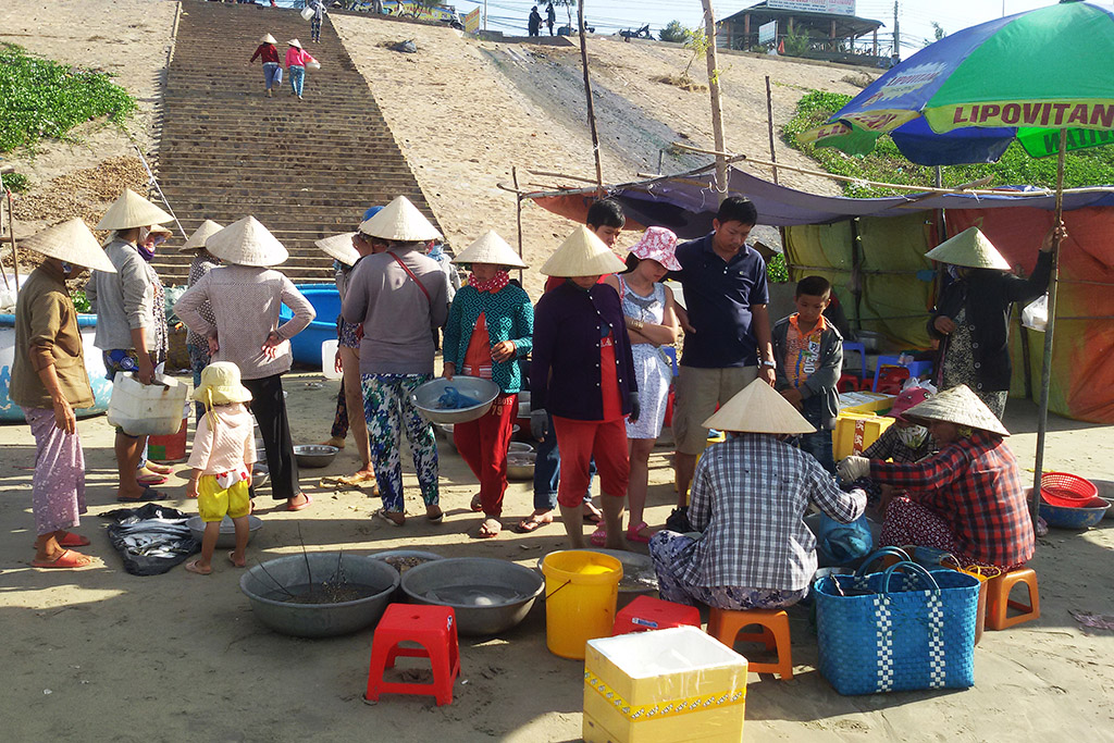 Mui Ne Fishmarket at the Sea after having visited the Sand Dunes