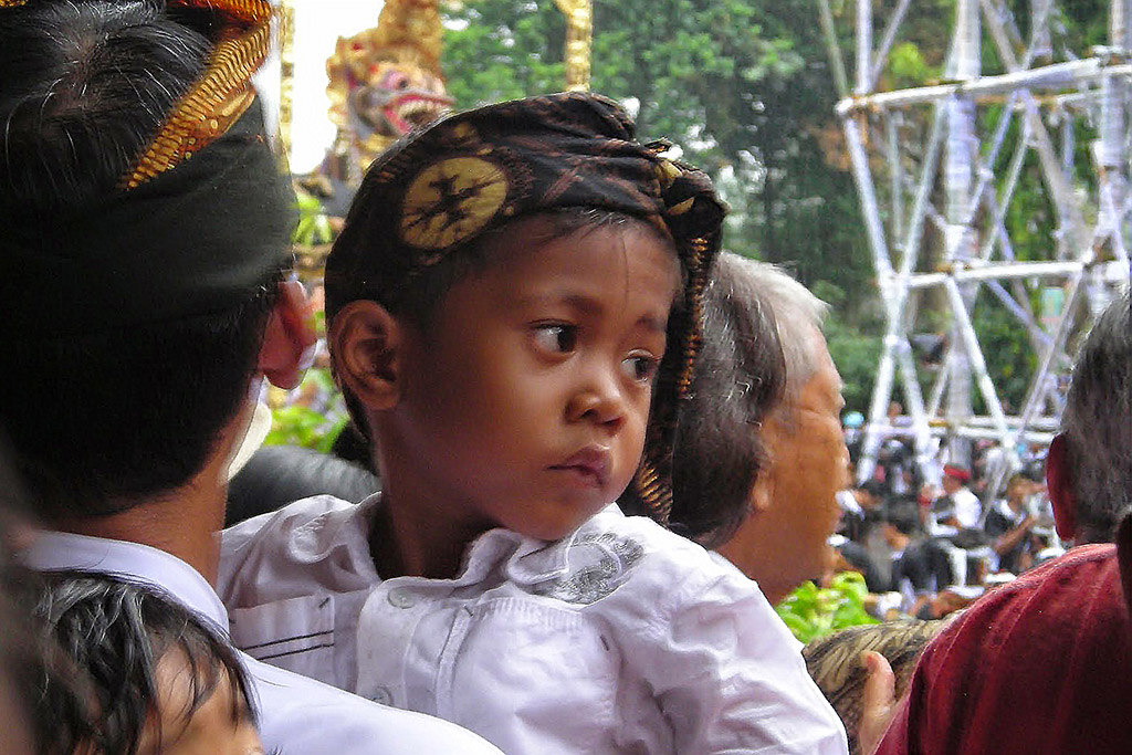 Child at a pelebon, a royal cremation, in Ubud