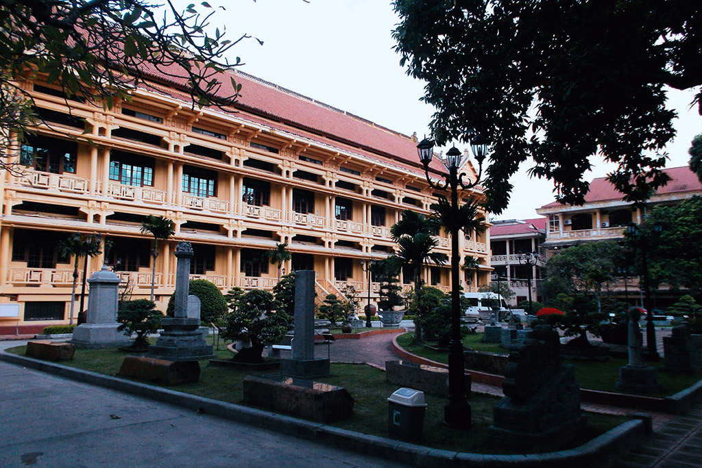National Museum in Hanoi, gateway to the mysterious HALONG BAY