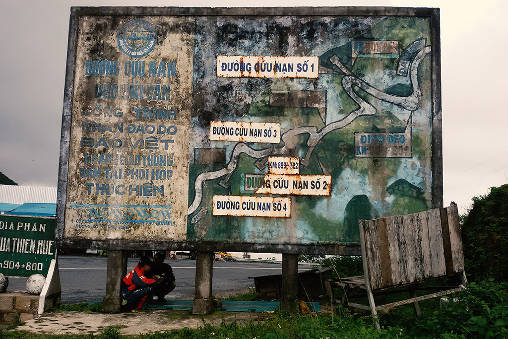 Rusty sign at the Bach Ma National Park