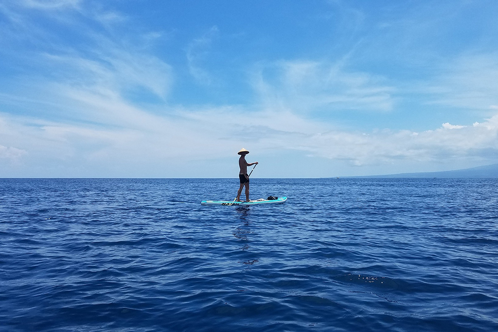 Stand up paddeling off the shore of Gili Trawangan