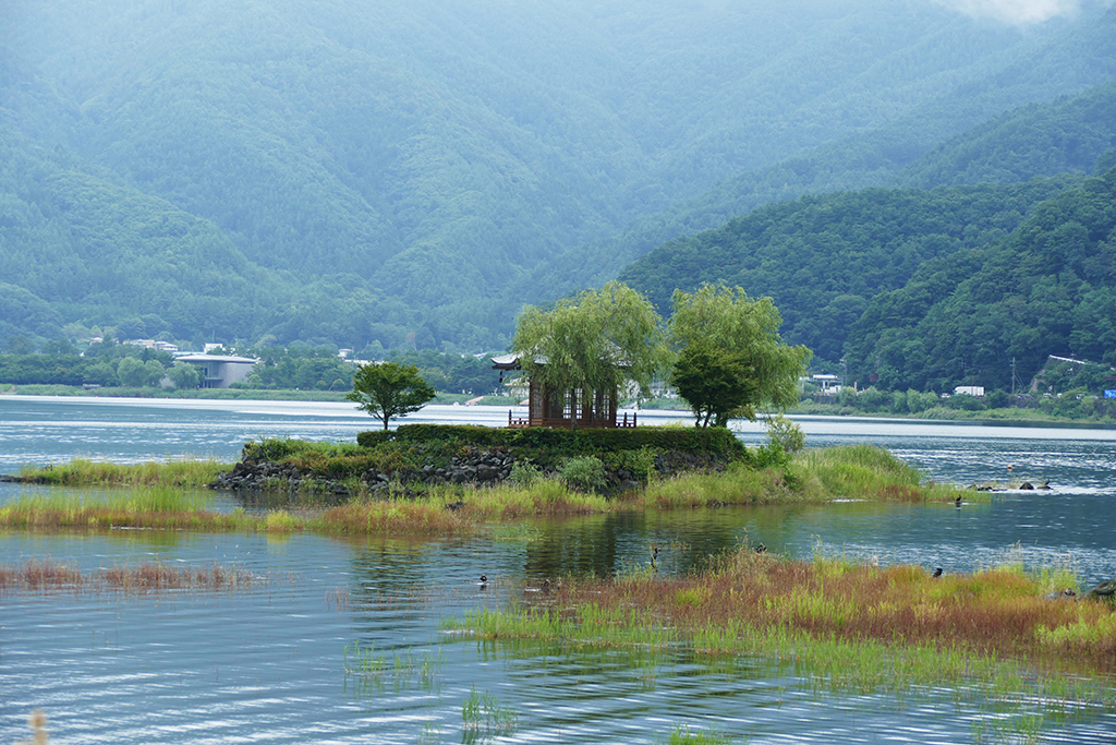 The Rokkakudo temple on the waters of Lake Kawaguchiko