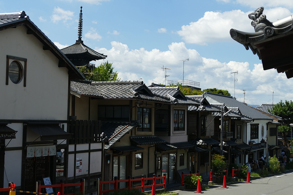 Sanneizaka in Kyoto, Japan's Treasure Box for a minimum of 4 days