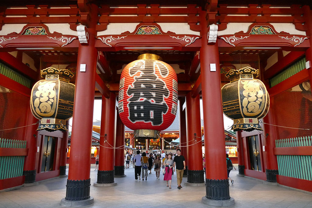 Kaminarimon at the Asakusa neighborhood in Tokyo