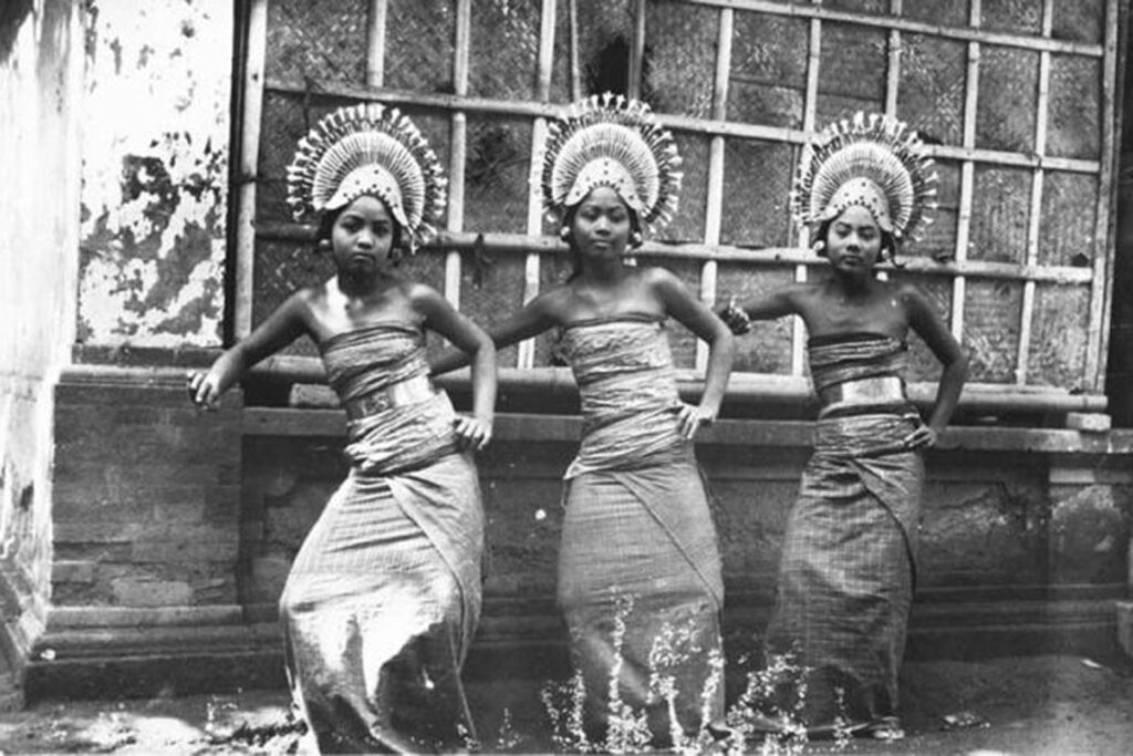 Three dancers on Bali