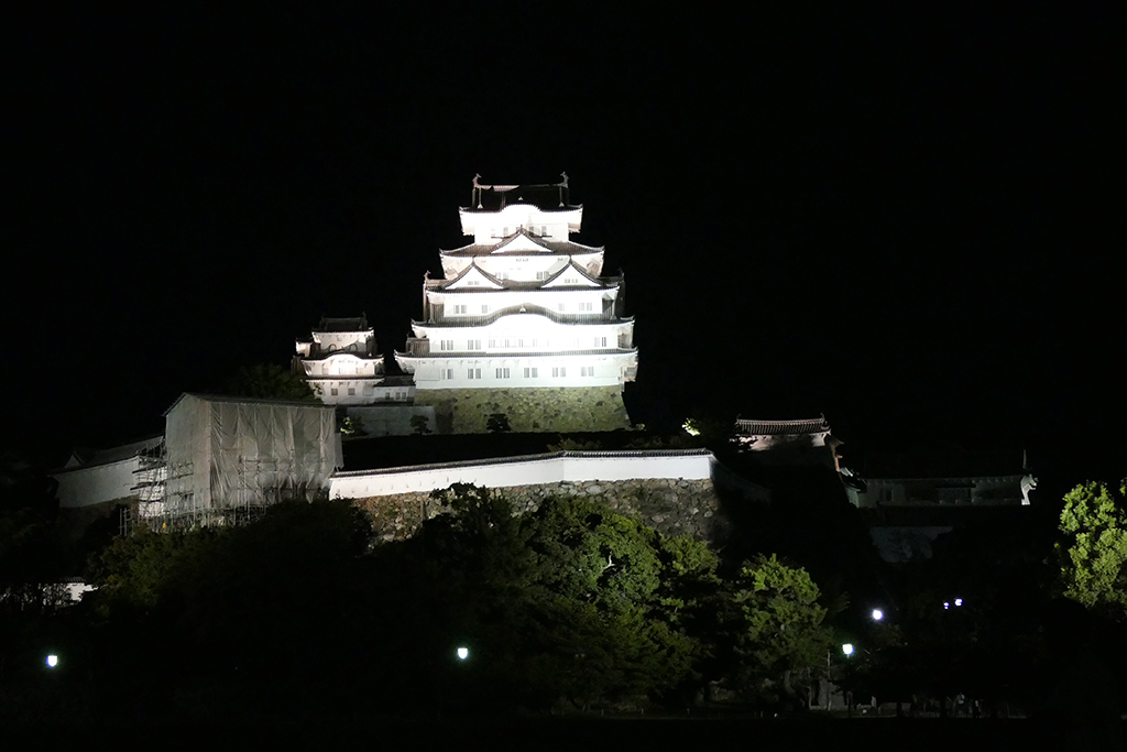 The illuminated Himeji castle at night.