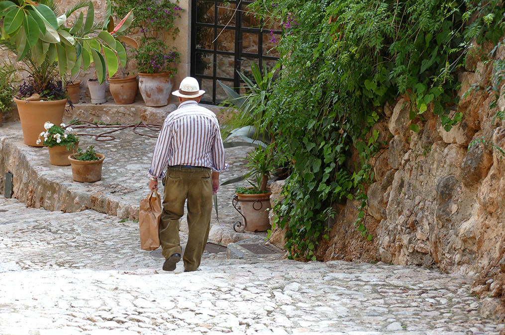 One Week Mallorca Hideouts: An old gentleman walking down an alley in Fornalutx.