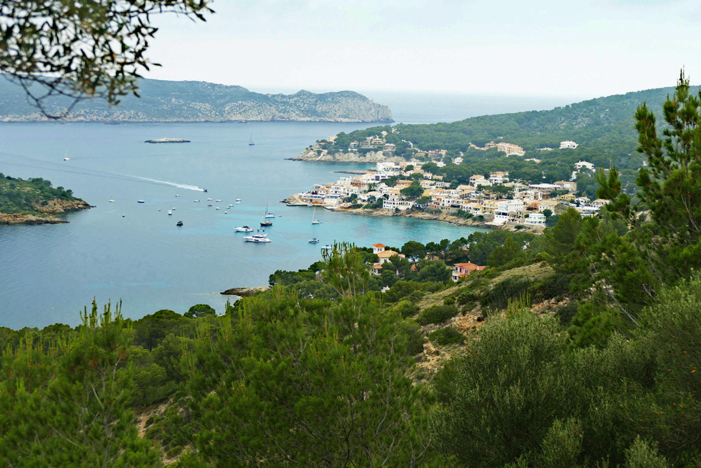 View of Sant Elm and Sa Dragonera from above.