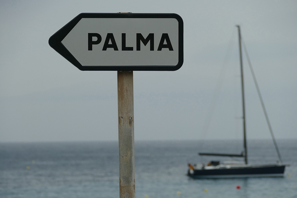 Sign in Sant Elm pointing in the direction of Palma de Mallorca.