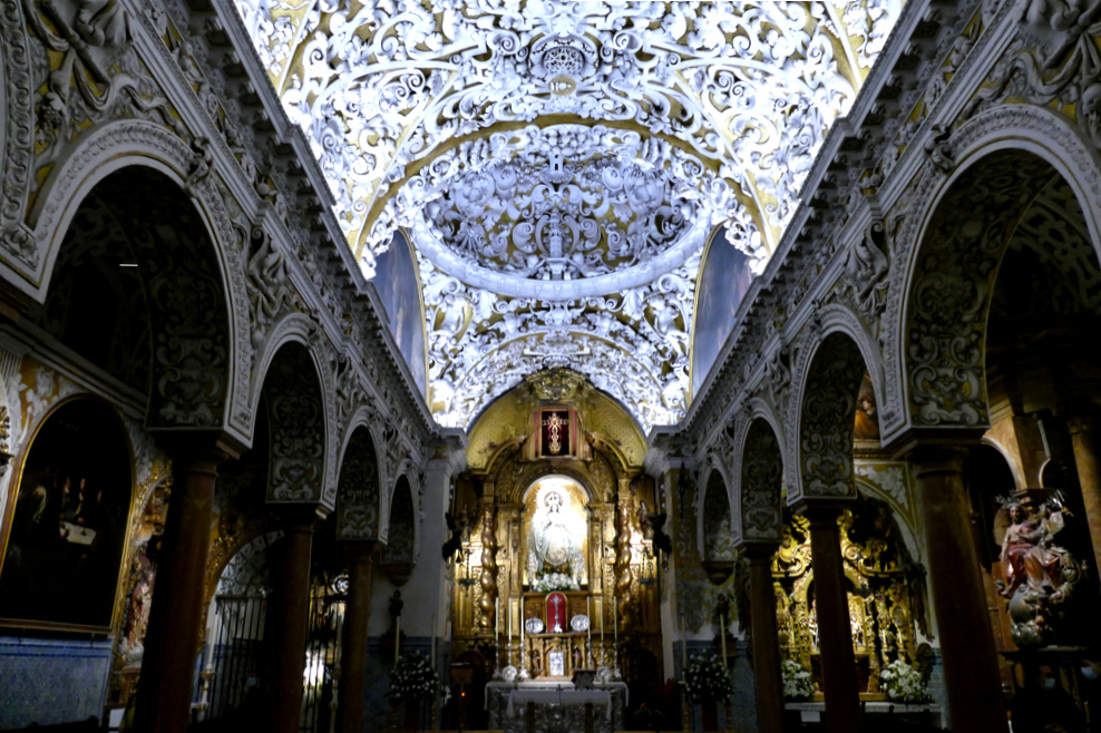 Iglesia de Santa María la Blanca in Seville inside