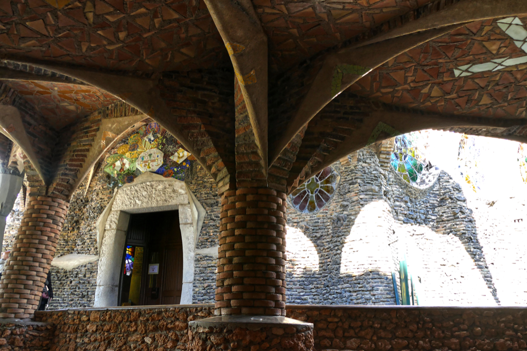 Portico of the Crypt Güell