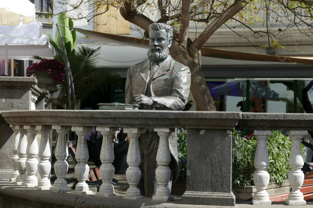 Canarian poet Domingo Rivero, sculpted by Wenceslao Herrera Garcia.