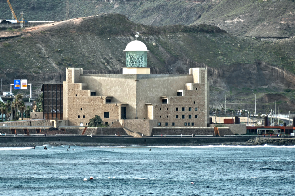 Auditorio Alfredo Kraus at the southern end of the promenade.