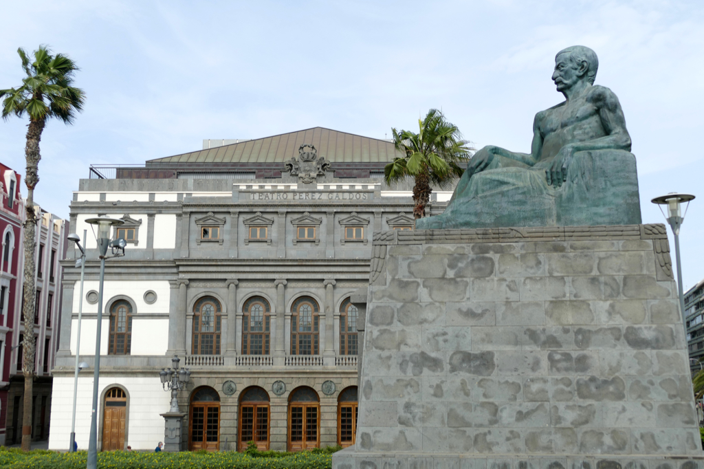 Benito Pérez Galdós, sculpted by Manuel Bethencourt , sitting in front of the theater that proudly carries his name. 