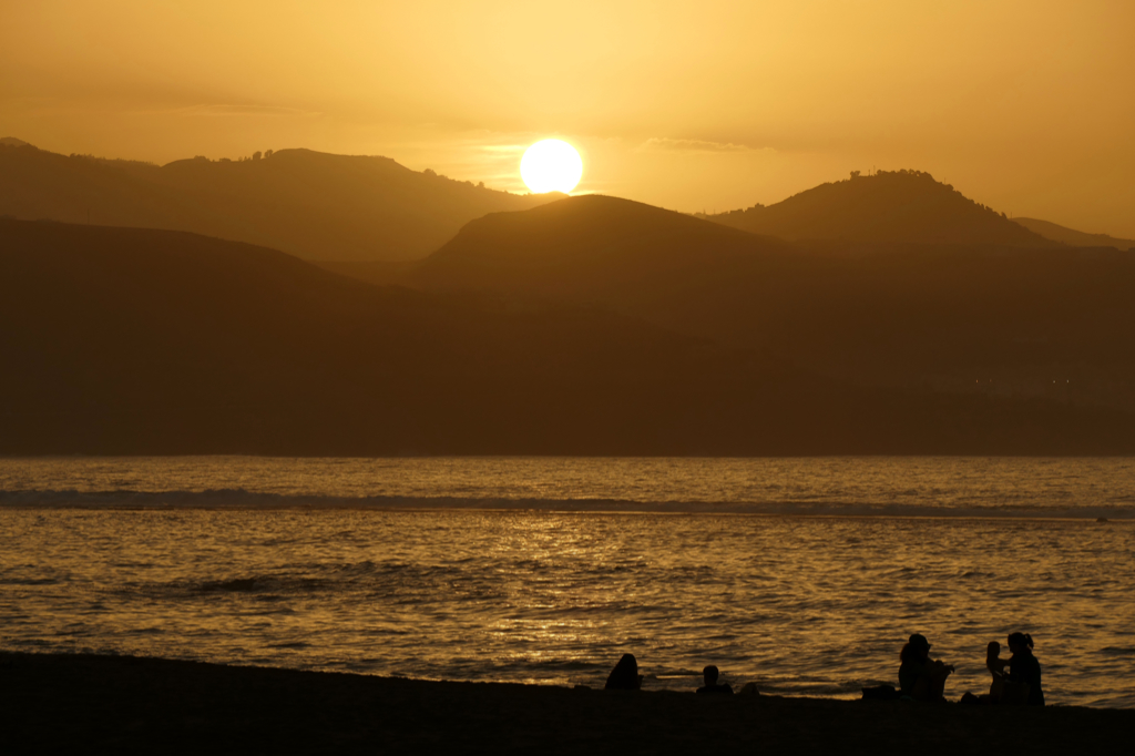 Sunset over Playa las Canteras in Las Palmas de Gran Canaria.