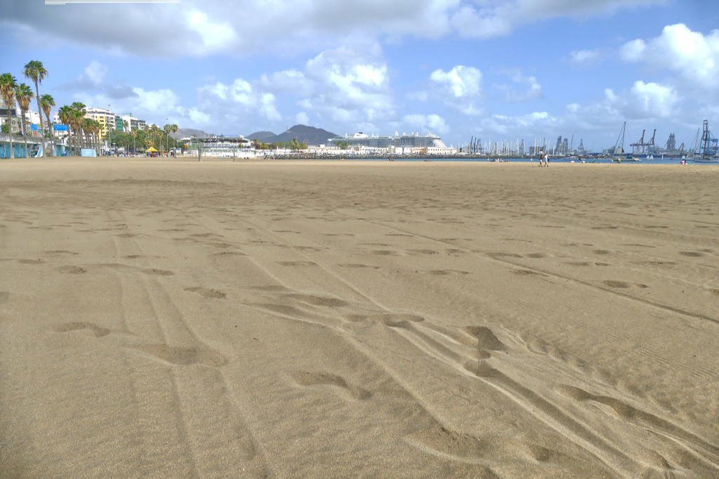 Beach of Alcavaneras in Las Palmas