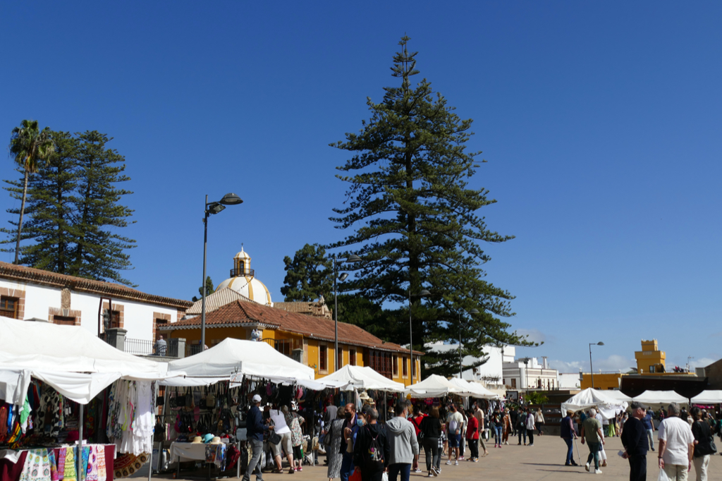 Teror's largest square Plaza de Sintes.