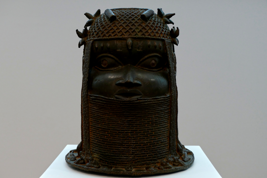 Uhumnw-elao, a memorial head of an Oba at the