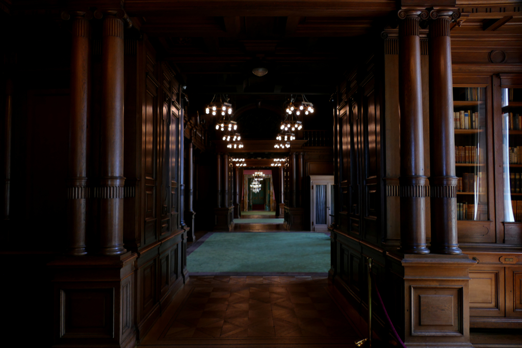 Rooms inside the Villa Hügel.