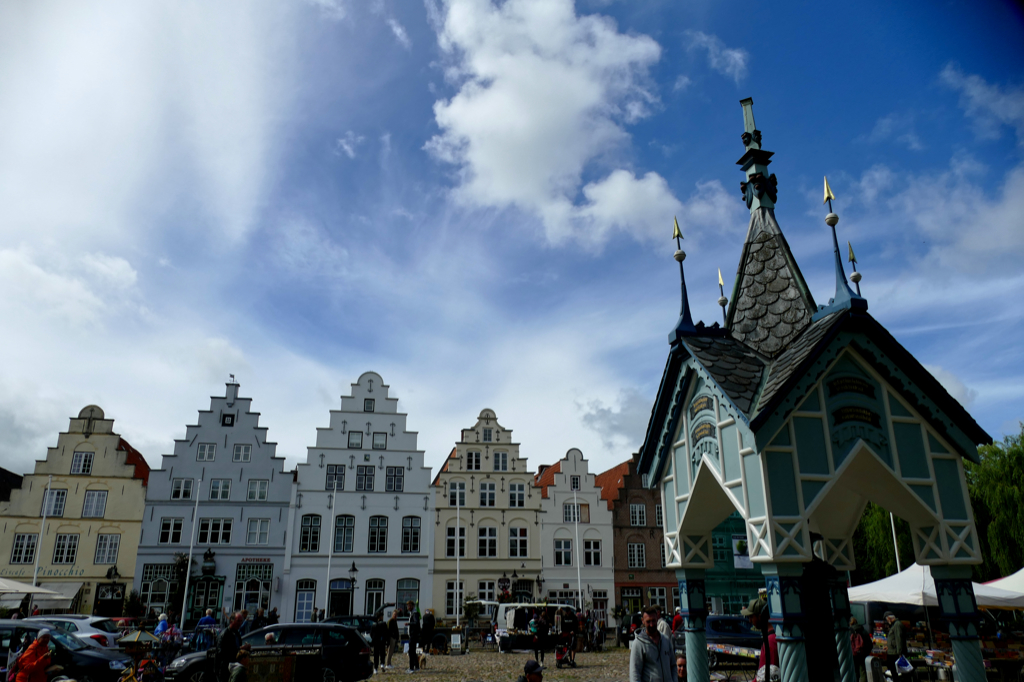 Some of Friedrichstadt's greatest treasures on the Market Square: The Dutch houses and the iconic pump.