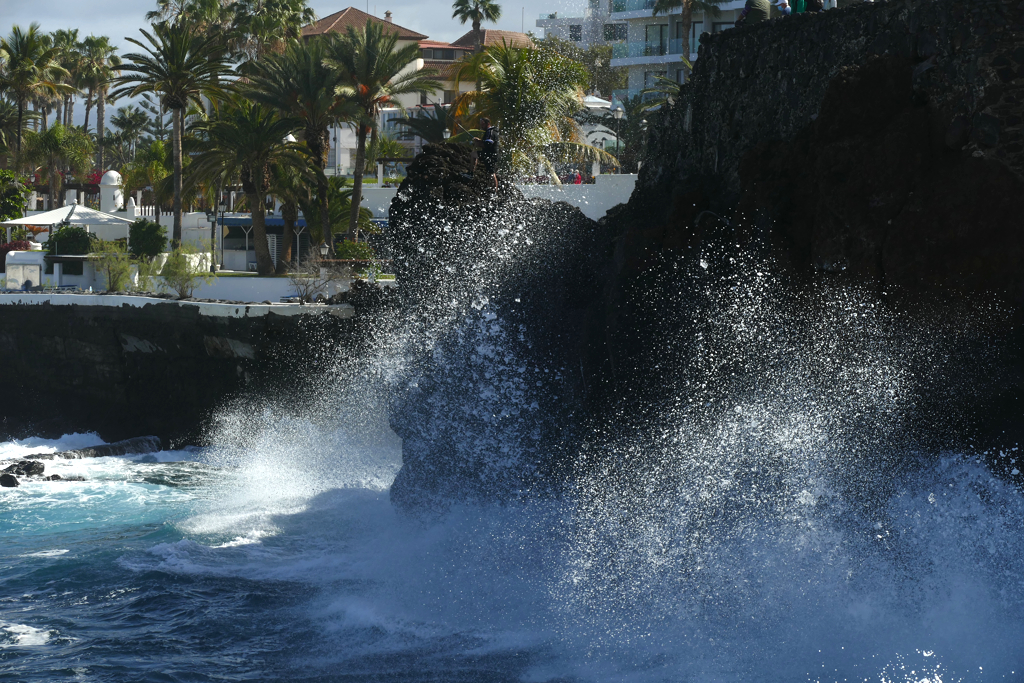 Water spraying the promenade of Puerto de la Cruz
