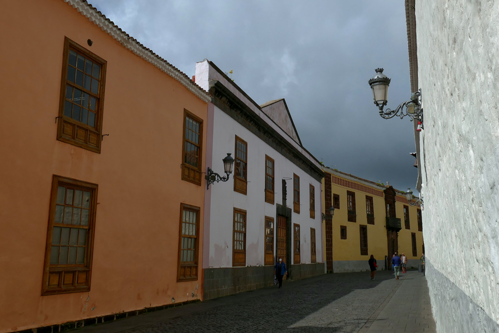 From left to right: Casa de Los Corregidores, Casa De La Alhóndiga, and Casa Alvarado-Bracamonte in La Laguna in Tenerife