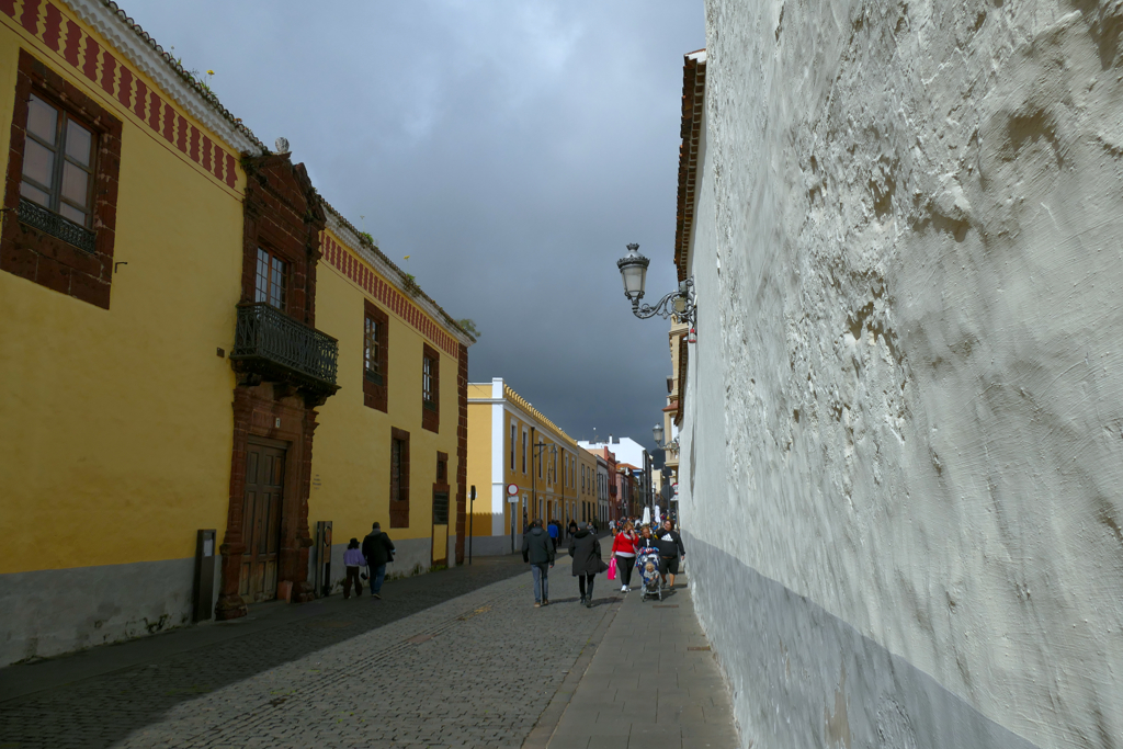 Calle Obispo Rey Redondo lined by Casa Alvarado-Bracamonte to the left and Convento de Santa Catalina to the right.