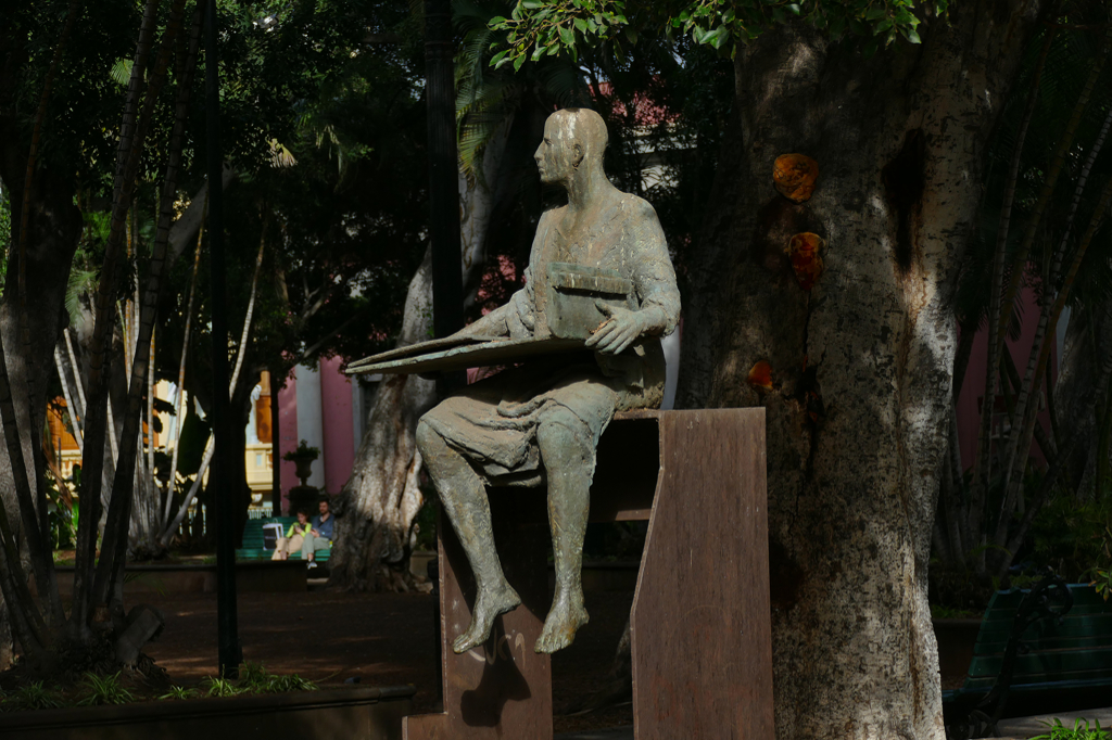 Statue by the Dutch artist Hanneke Beaumont at the Plaza del Príncipe de Asturias in Santa Cruz de Tenerife