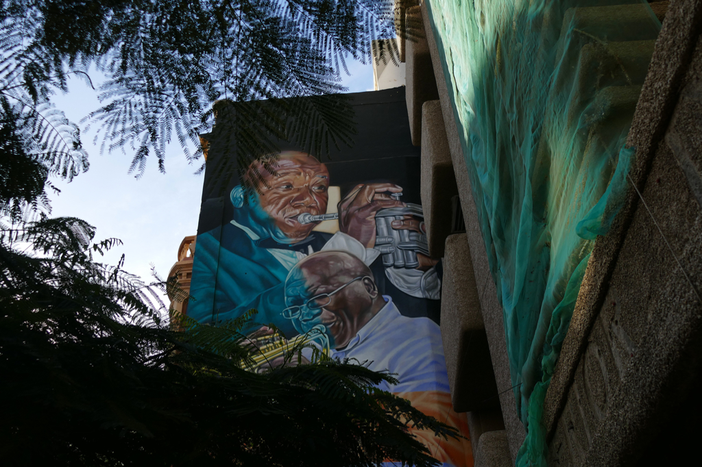 Mural in Santa Cruz's shopping street.