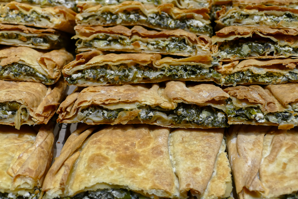 Juicy layers of spinach and white cheeze between crispy filo pastry.