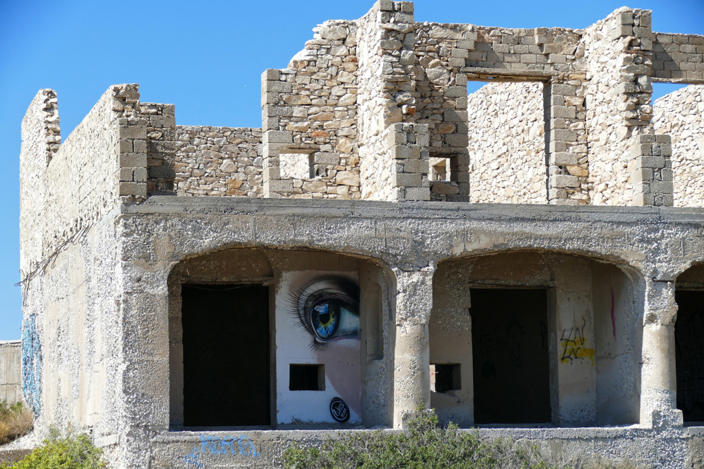 Mural at the Ghost Hotel in Alyko Beach in Naxos