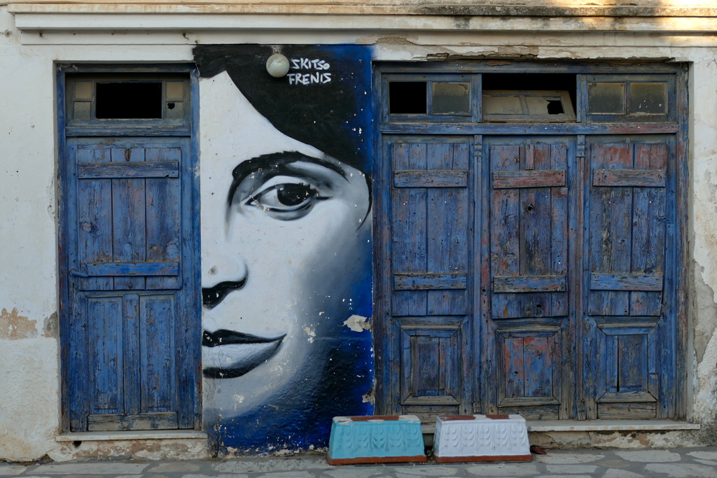 Mural by Skitsofrenis in the village of Filoti