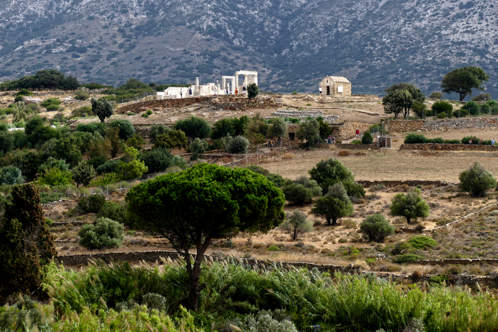 The valley south of Sangri