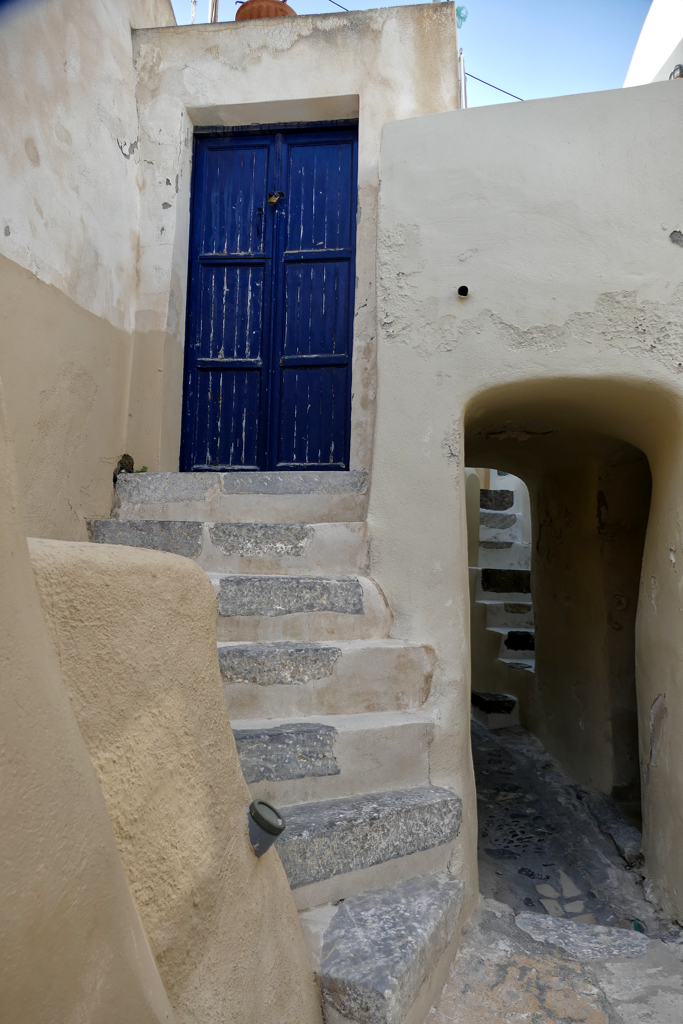 Entrance door in Kasteli in Emporio in Santorini