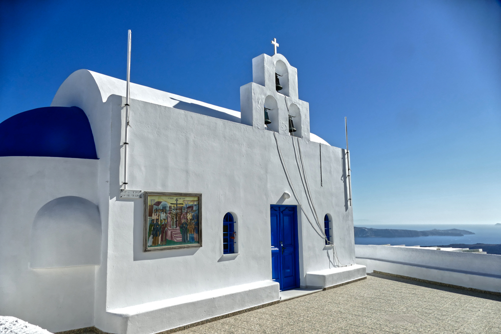 Chapel in Imerovigli, visited on a self-guided tour by public bus during three days on Santorini