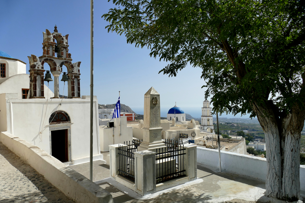 A memorial honoring those who faught in the Balkan Turkish wars beginning of the 20th century. Behind it is the small Church of Agios Nikolaos.