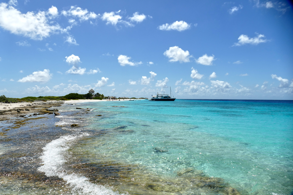 Water around Klein Curacao