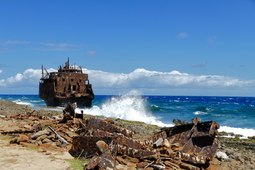 Shipwreck off the coast of Klein Curacao