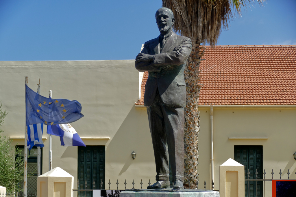 Eleftherios Venizelos standing in front of his paternal house in the Chalepa neighborhood.