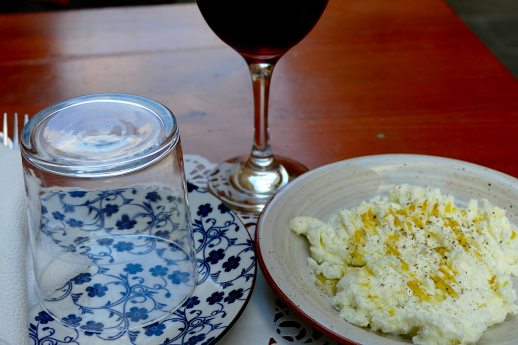 A fresh starter: Cretan cheese, seasoned with olive oil and freshly ground pepper.